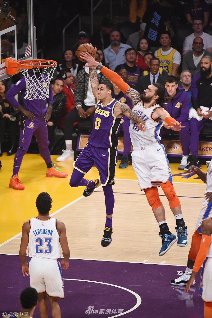 部分球迷冲 部分球迷冲